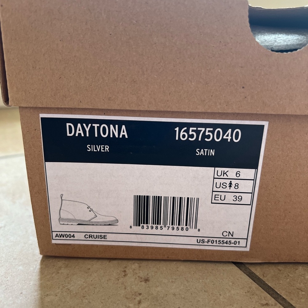 Dr Martens Dayton Silver Gray Satin Lace-Up Shoes Women’s UK 6 / USA 8 BRAND NEW - Picture 10 of 10